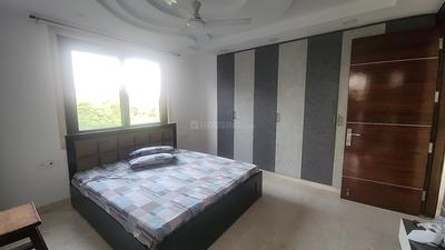 Bedroom Image of 2000 Sq.ft 3 BHK Builder Floor for rent in Surajmal Vihar New Delhi for Rs. 50000