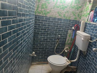 Bathroom Image of 520 Sq.ft 1 BHK Apartment / Flat for rent in Khar West Mumbai for Rs. 72000