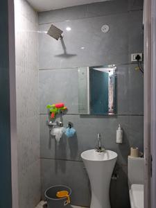 Common Bathroom Image of 300 Sq.ft 1 RK Builder Floor for rent in Patel Nagar New Delhi for Rs. 14500