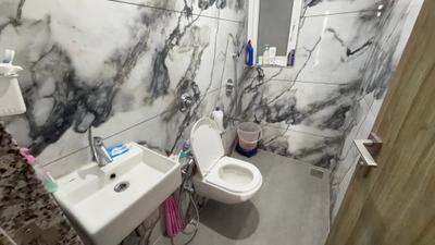 Bathroom Image of 650 Sq.ft 1 BHK Apartment / Flat for rent in Address 51, Bandra East Mumbai for Rs. 70000