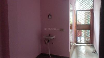 Kitchen Image of 600 Sq.ft 1.5 BHK Builder Floor for rent in Sector 12 Noida for Rs. 17000