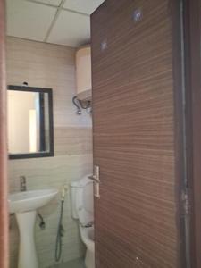 Common Bathroom Image of 425 Sq.ft 1 RK Apartment / Flat for rent in Supertech Eco Suites, Sector 137 Noida for Rs. 20500