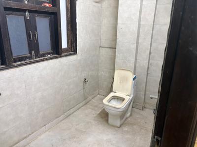 Bathroom Image of 1500 Sq.ft 3 BHK Builder Floor for rent in Kirti Nagar New Delhi for Rs. 38000