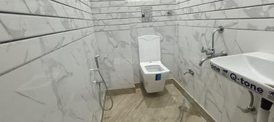 Bathroom Image of 840 Sq.ft 1 BHK Builder Floor for rent in Preet Vihar New Delhi for Rs. 20000