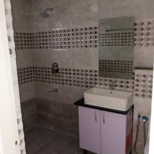 Bathroom Image of 1700 Sq.ft 3 BHK Apartment / Flat for rent in Kaggadasapura Bengaluru for Rs. 50000