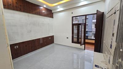 Bedroom Image of 1830 Sq.ft 3 BHK Builder Floor for sale in Agarwal Aditya World City, Wave City Ghaziabad for Rs. 9250000