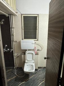 Bathroom Image of 1495 Sq.ft 3.5 BHK Apartment / Flat for rent in Vasant Park, Kalyan West Kalyan for Rs. 49000