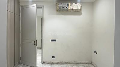 Bedroom Image of 1800 Sq.ft 3 BHK Builder Floor for sale in Model Town New Delhi for Rs. 35000000