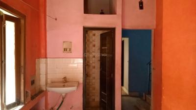 Living Room Image of 610 Sq.ft 2 BHK Builder Floor for rent in Keshtopur Kolkata for Rs. 8500