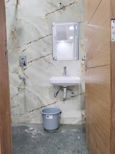 Common Bathroom Image of 450 Sq.ft 1 BHK Builder Floor for rent in Neb Sarai New Delhi for Rs. 20000