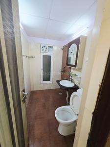Bathroom Image of 1250 Sq.ft 2.5 BHK Apartment / Flat for sale in Mahagun Moderne, Sector 78 Noida for Rs. 17200000