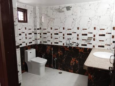 Bathroom Image of 1400 Sq.ft 3 BHK Builder Floor for rent in Jankipuram Extension Lucknow for Rs. 18000