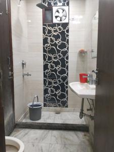 Common Bathroom Image of 1000 Sq.ft 2 BHK Builder Floor for rent in Ramesh Nagar New Delhi for Rs. 50000