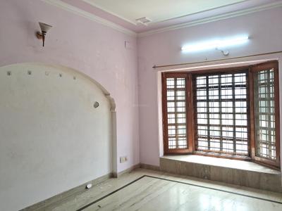 Bedroom Image of 2400 Sq.ft 4 BHK Builder Floor for rent in Sector 61 Noida for Rs. 55000