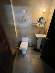 Bathroom Image of 1285 Sq.ft 3 BHK Apartment / Flat for rent in Oasis Venetia Heights, Surajpur Greater Noida for Rs. 23000