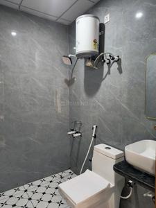 Bathroom Image of 190 Sq.ft 1 RK Apartment / Flat for rent in Sector 128 Noida for Rs. 18000