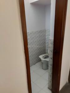 Bathroom Image of 800 Sq.ft 2 BHK Apartment / Flat for rent in Sahyog Apartments, Pitampura New Delhi for Rs. 22000
