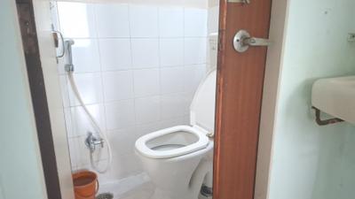Bathroom Image of 650 Sq.ft 1 BHK Apartment / Flat for rent in Kumar Paradise, Magarpatta City Pune for Rs. 24000