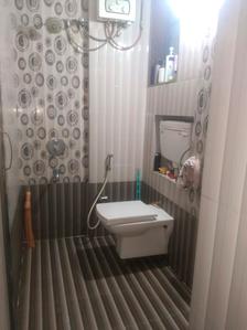 Common Bathroom One Image of 525 Sq.ft 1 BHK Apartment / Flat for sale in Lokhandwala Alica Nagar, Kandivali East Mumbai for Rs. 12000000