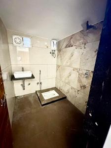 Bathroom Image of 750 Sq.ft 2 BHK Builder Floor for rent in Nipania Indore for Rs. 16000