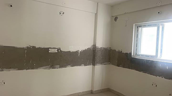 Praneeth Pranav Solitaire Main Image 1