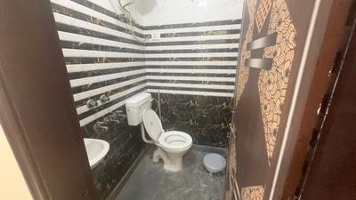 Bathroom Image of 600 Sq.ft 1 BHK Builder Floor for rent in Patel Nagar New Delhi for Rs. 18400
