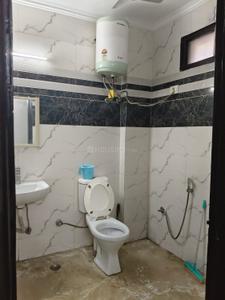 Bathroom Image of 800 Sq.ft 2 BHK Builder Floor for rent in Arjun Nagar New Delhi for Rs. 36000