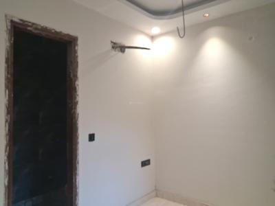 Bedroom Image of 901 Sq.ft 3 BHK Builder Floor for rent in Paschim Vihar New Delhi for Rs. 40000