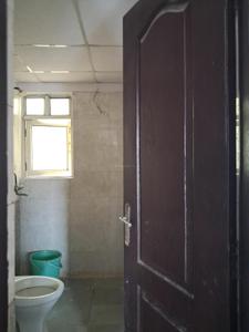 Common Bathroom Image of 1700 Sq.ft 3 BHK Apartment / Flat for sale in Gardenia Gateway, Sector 75 Noida for Rs. 11870000
