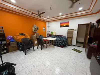 Hall Image of 500 Sq.ft 1 BHK Apartment / Flat for rent in Colaba Mumbai for Rs. 75000