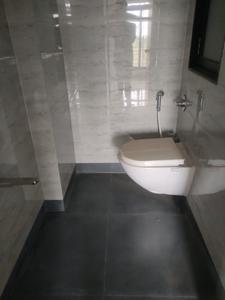 Common Bathroom Image of 420 Sq.ft 1 BHK Apartment / Flat for rent in Hiranandani Regent Hill A B C D And E Wing, Powai Mumbai for Rs. 68000