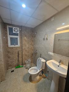 Bathroom Image of 1775 Sq.ft 3.5 BHK Apartment / Flat for rent in Omaxe Residency Phase 2, Arjunganj Lucknow for Rs. 20000
