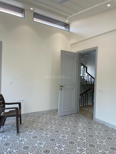 PV REAL ESTATE Main Image 1