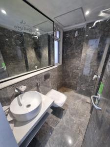 Bathroom Image of 1109 Sq.ft 3 BHK Apartment / Flat for sale in Vascon Tranquil Heights, Powai Mumbai for Rs. 20900000