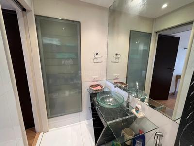 Bathroom Image of 1200 Sq.ft 2 BHK Apartment / Flat for rent in Cuffe Parade Mumbai for Rs. 275000
