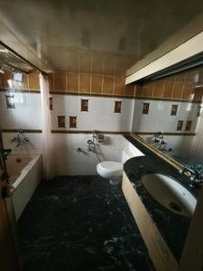 Bathroom Image of 3500 Sq.ft 4 BHK Independent House for rent in Subhanpura Vadodara for Rs. 69999