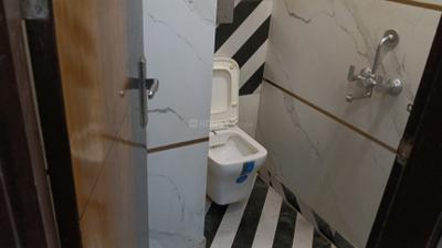 Bathroom Image of 1100 Sq.ft 3 BHK Apartment / Flat for rent in Razapur Khurd New Delhi for Rs. 26000