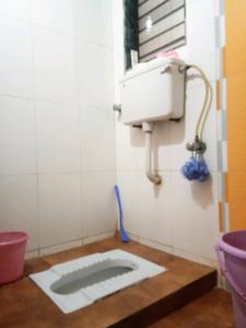 Common Bathroom Image of 1000 Sq.ft 2 BHK Apartment / Flat for rent in Suyog Apartment, Juinagar Navi Mumbai for Rs. 45000