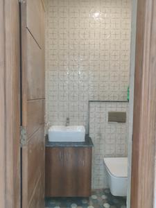 Common Bathroom Image of 2000 Sq.ft 4 BHK Builder Floor for sale in Green Field Colony Faridabad for Rs. 18500000