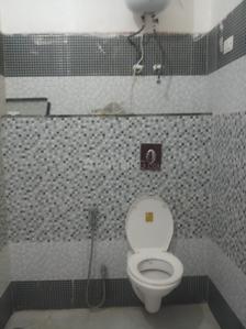 Bathroom Image of 1800 Sq.ft 2 BHK Builder Floor for rent in Gomti Nagar Lucknow for Rs. 30000