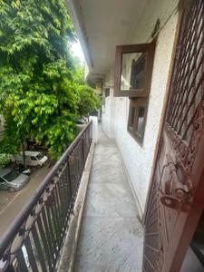 Balcony Image of 900 Sq.ft 2 BHK Builder Floor for rent in Jangpura New Delhi for Rs. 47000