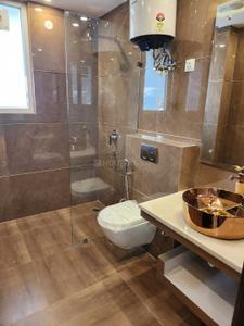Bathroom Image of 3100 Sq.ft 4 BHK Builder Floor for rent in Pitampura New Delhi for Rs. 125000