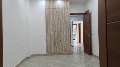Bedroom Image of 1600 Sq.ft 3 BHK Builder Floor for rent in Chittaranjan Park New Delhi for Rs. 85000