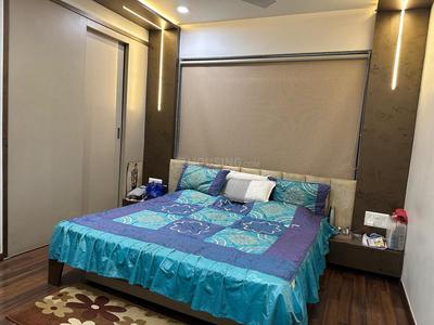 Bedroom Image of 2450 Sq.ft 4 BHK Apartment / Flat for rent in Happy Home Happy Glorious Phase 2, Vesu Surat for Rs. 75000
