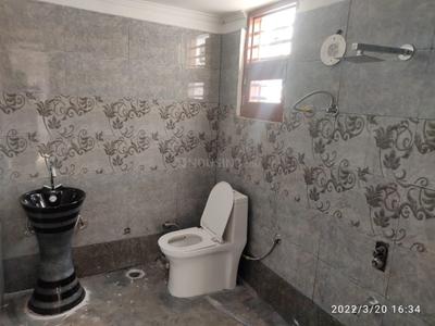 Bathroom Image of 650 Sq.ft 2 BHK Independent House for rent in Gmada Aerocity Mohali for Rs. 20000