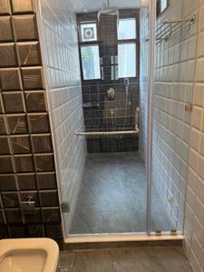 Bathroom Image of 2200 Sq.ft 3 BHK Duplex for rent in Maharani Bagh New Delhi for Rs. 210000