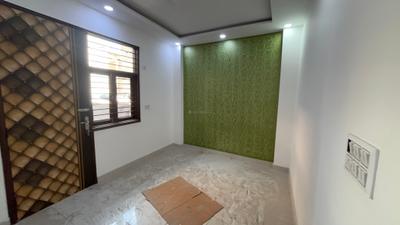 Bedroom Image of 700 Sq.ft 3 BHK Builder Floor for sale in Sector 4 Rohini New Delhi for Rs. 4500000