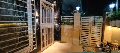 Balcony Image of 2000 Sq.ft 4 BHK Duplex for rent in DDA Sector C Pocket 9, Vasant Kunj New Delhi for Rs. 120000