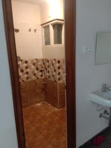 Bathroom Image of 1850 Sq.ft 3 BHK Independent House for rent in Jayanagar Bengaluru for Rs. 65000