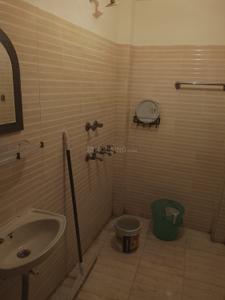 Bathroom Image of 700 Sq.ft 1 BHK Apartment / Flat for rent in Double Storey Apartments, Chittaranjan Park New Delhi for Rs. 28000